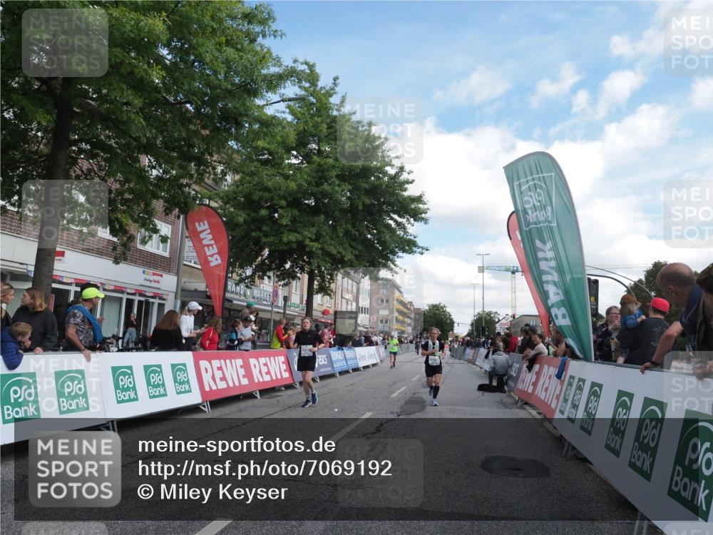 15.09.2024 - PSD Bank Halbmarathon Miley Keyser http://msf.ph/oto/7069192 15.09.2024 12:21:42 Ziel 2131, 2254, 2256, 2951, 3269, 3275 meine-sportfotos.de