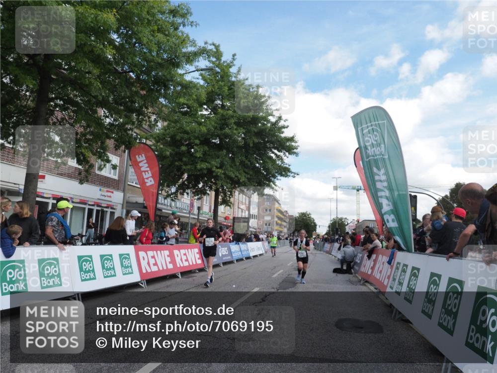 15.09.2024 - PSD Bank Halbmarathon Miley Keyser http://msf.ph/oto/7069195 15.09.2024 12:21:43 Ziel 2131, 2254, 2951, 3269, 3275 meine-sportfotos.de