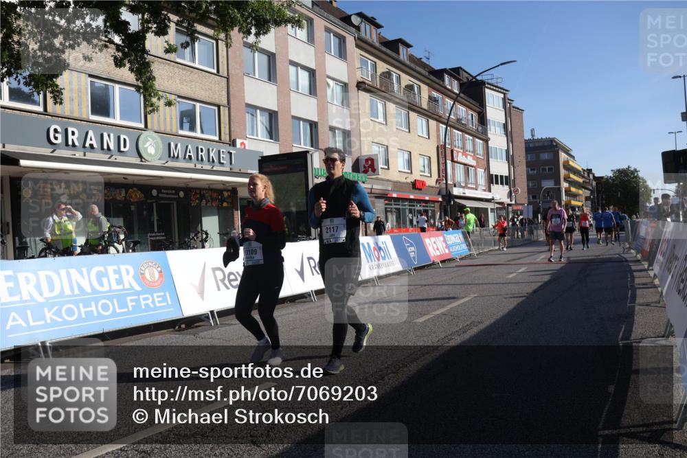15.09.2024 - PSD Bank Halbmarathon Michael Strokosch http://msf.ph/oto/7069203 15.09.2024 09:45:01 Ziel  meine-sportfotos.de