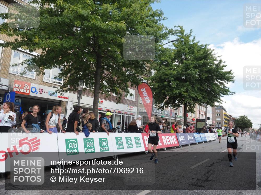 15.09.2024 - PSD Bank Halbmarathon Miley Keyser http://msf.ph/oto/7069216 15.09.2024 12:21:43 Ziel 2131, 2254, 2951, 3269, 3275 meine-sportfotos.de