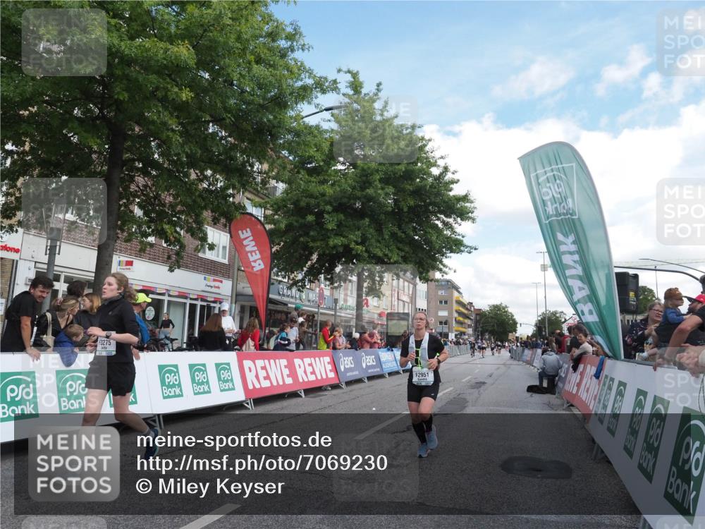 15.09.2024 - PSD Bank Halbmarathon Miley Keyser http://msf.ph/oto/7069230 15.09.2024 12:21:44 Ziel 2039, 2131, 2254, 2951, 3269, 3275, 3471 meine-sportfotos.de
