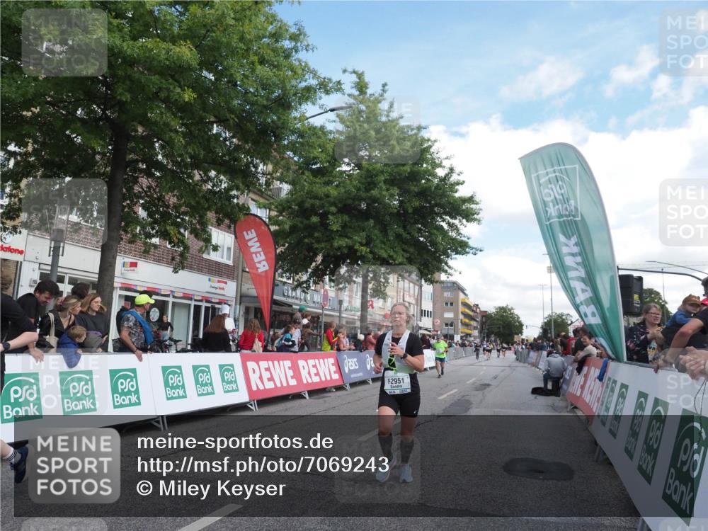 15.09.2024 - PSD Bank Halbmarathon Miley Keyser http://msf.ph/oto/7069243 15.09.2024 12:21:45 Ziel 2039, 2131, 2254, 2951, 3269, 3275, 3471 meine-sportfotos.de