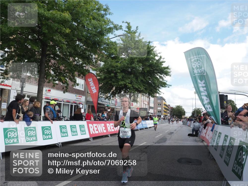 15.09.2024 - PSD Bank Halbmarathon Miley Keyser http://msf.ph/oto/7069258 15.09.2024 12:21:45 Ziel 2039, 2131, 2254, 2951, 3269, 3275, 3471 meine-sportfotos.de