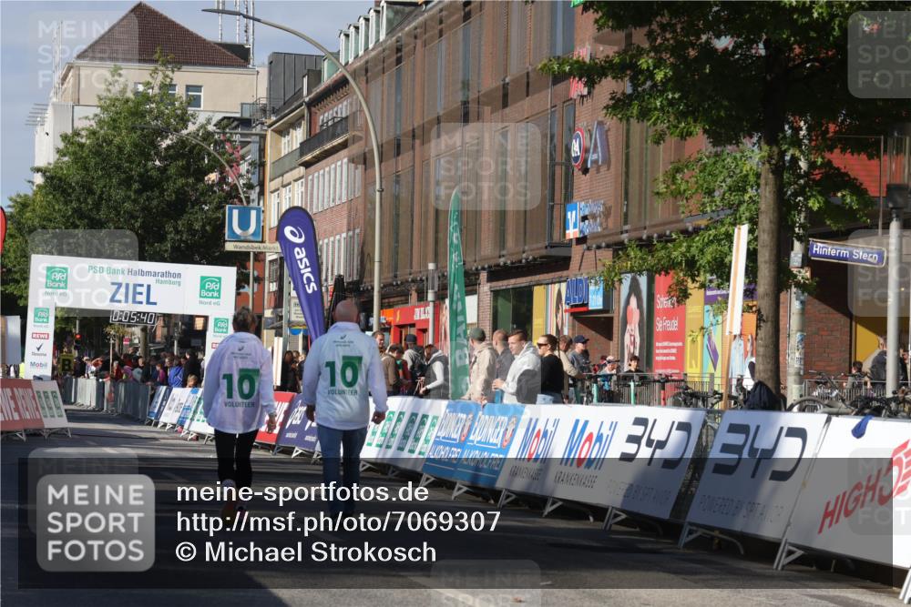 15.09.2024 - PSD Bank Halbmarathon Michael Strokosch http://msf.ph/oto/7069307 15.09.2024 10:06:30 Ziel  meine-sportfotos.de