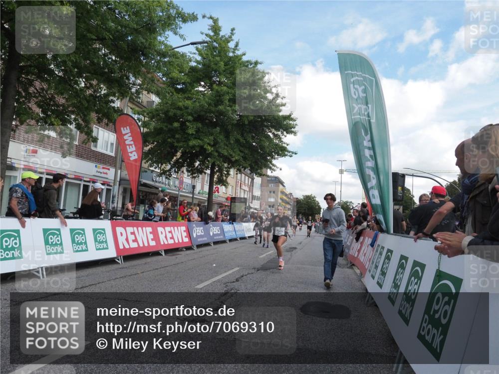 15.09.2024 - PSD Bank Halbmarathon Miley Keyser http://msf.ph/oto/7069310 15.09.2024 12:21:55 Ziel 2039, 2131, 2689, 2951, 3025, 3230, 3275, 3471 meine-sportfotos.de