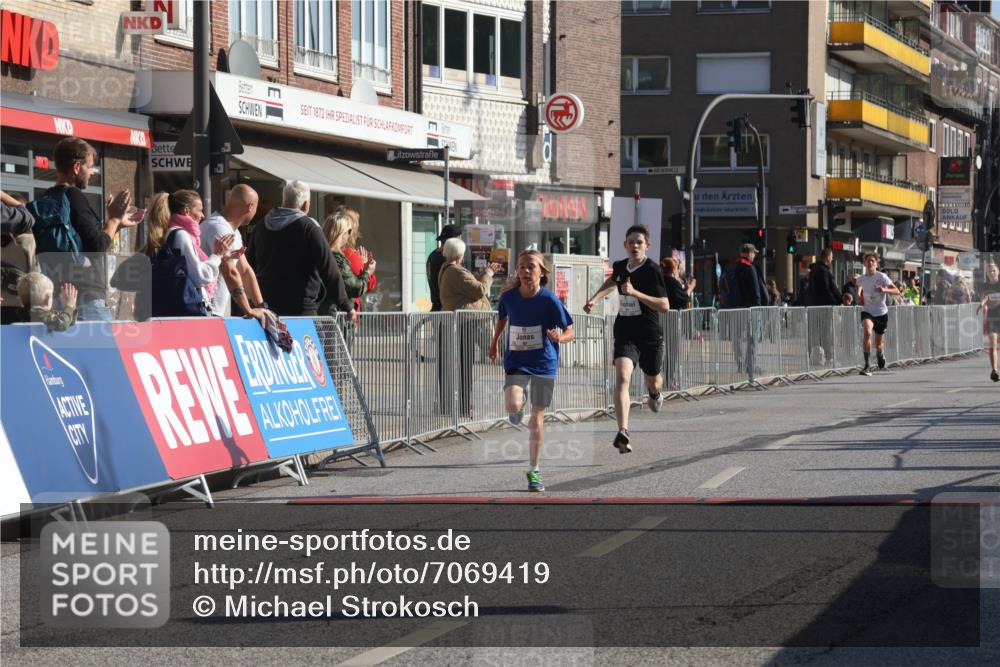 15.09.2024 - PSD Bank Halbmarathon Michael Strokosch http://msf.ph/oto/7069419 15.09.2024 10:24:50 Ziel 61, 119, 131, 211 meine-sportfotos.de