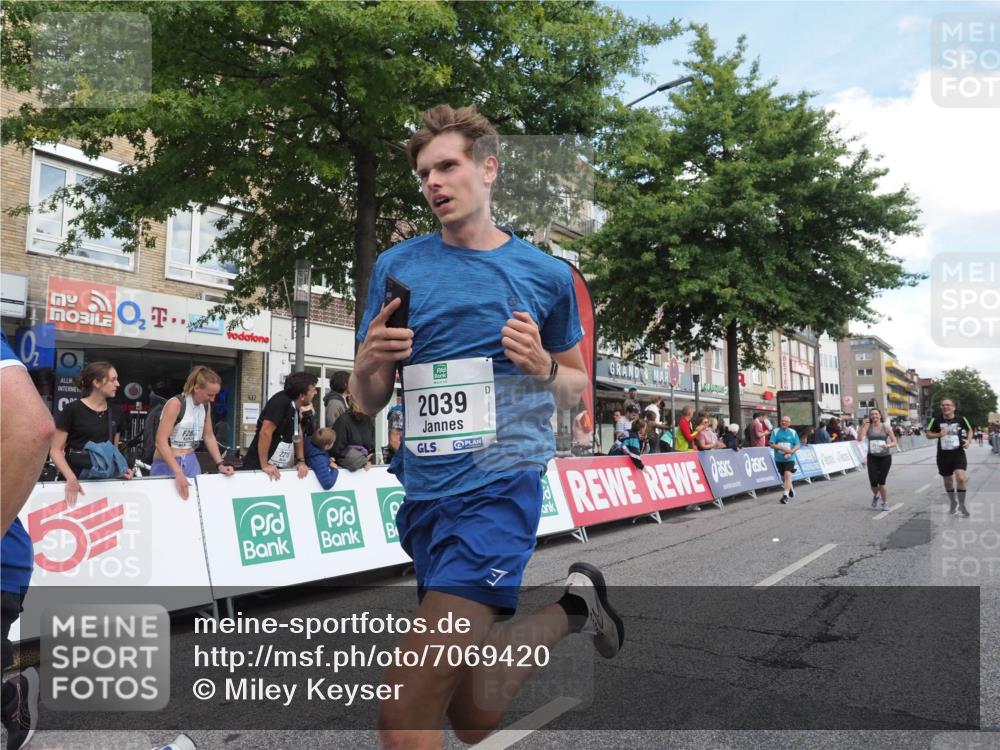 15.09.2024 - PSD Bank Halbmarathon Miley Keyser http://msf.ph/oto/7069420 15.09.2024 12:22:02 Ziel 1654, 2039, 2131, 2321, 2457, 2689, 2769, 3025, 3230, 3471 meine-sportfotos.de
