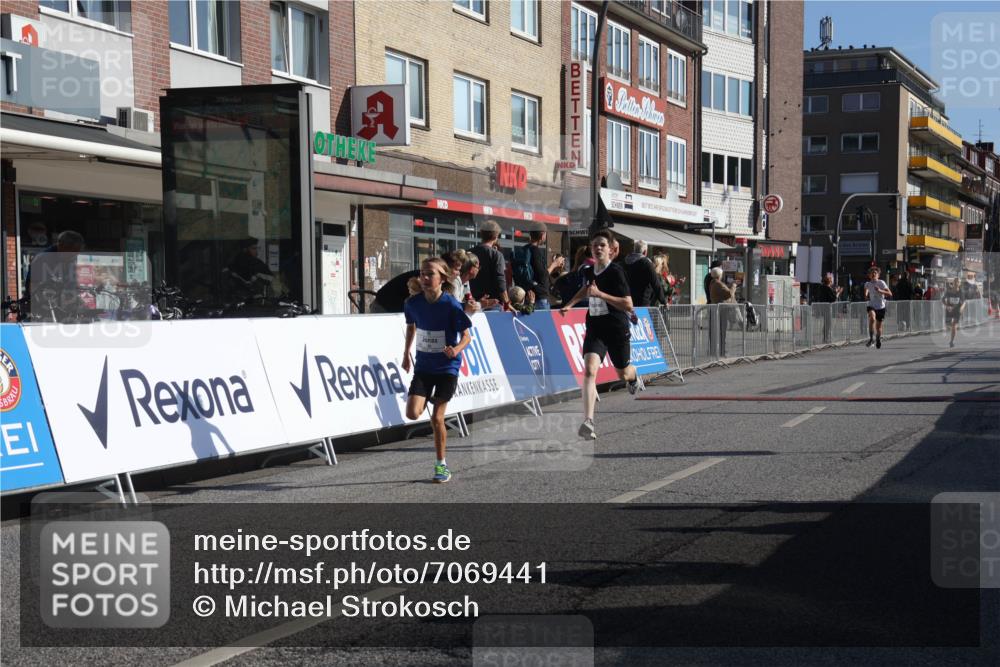 15.09.2024 - PSD Bank Halbmarathon Michael Strokosch http://msf.ph/oto/7069441 15.09.2024 10:24:51 Ziel 61, 119, 131, 211 meine-sportfotos.de