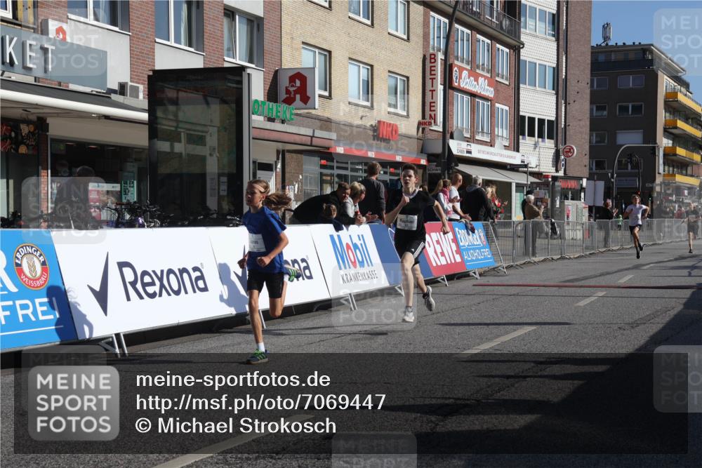 15.09.2024 - PSD Bank Halbmarathon Michael Strokosch http://msf.ph/oto/7069447 15.09.2024 10:24:52 Ziel 61, 119, 131, 211 meine-sportfotos.de