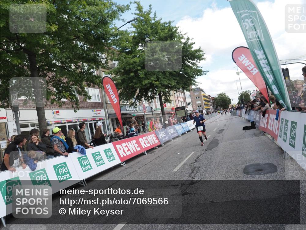 15.09.2024 - PSD Bank Halbmarathon Miley Keyser http://msf.ph/oto/7069566 15.09.2024 12:22:08 Ziel 1654, 2321, 2457, 2689, 2769, 3025, 3230 meine-sportfotos.de