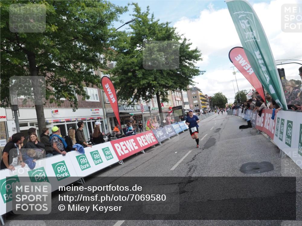 15.09.2024 - PSD Bank Halbmarathon Miley Keyser http://msf.ph/oto/7069580 15.09.2024 12:22:08 Ziel 1654, 2321, 2457, 2689, 2769, 3025, 3230 meine-sportfotos.de