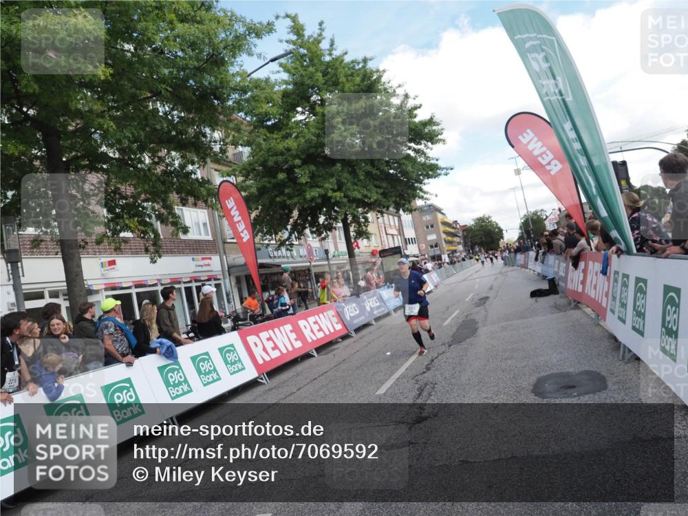 15.09.2024 - PSD Bank Halbmarathon Miley Keyser http://msf.ph/oto/7069592 15.09.2024 12:22:09 Ziel 1654, 2321, 2457, 2689, 2769, 3025, 3230 meine-sportfotos.de
