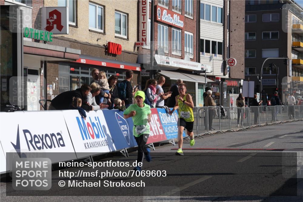 15.09.2024 - PSD Bank Halbmarathon Michael Strokosch http://msf.ph/oto/7069603 15.09.2024 10:25:09 Ziel 7, 102, 119, 165, 177 meine-sportfotos.de