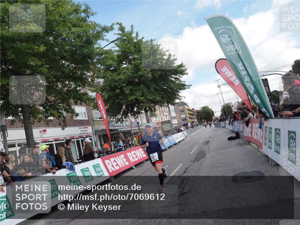 15.09.2024 - PSD Bank Halbmarathon Miley Keyser http://msf.ph/oto/7069612 15.09.2024 12:22:10 Ziel 1654, 2321, 2457, 2689, 2769, 3025, 3230 meine-sportfotos.de