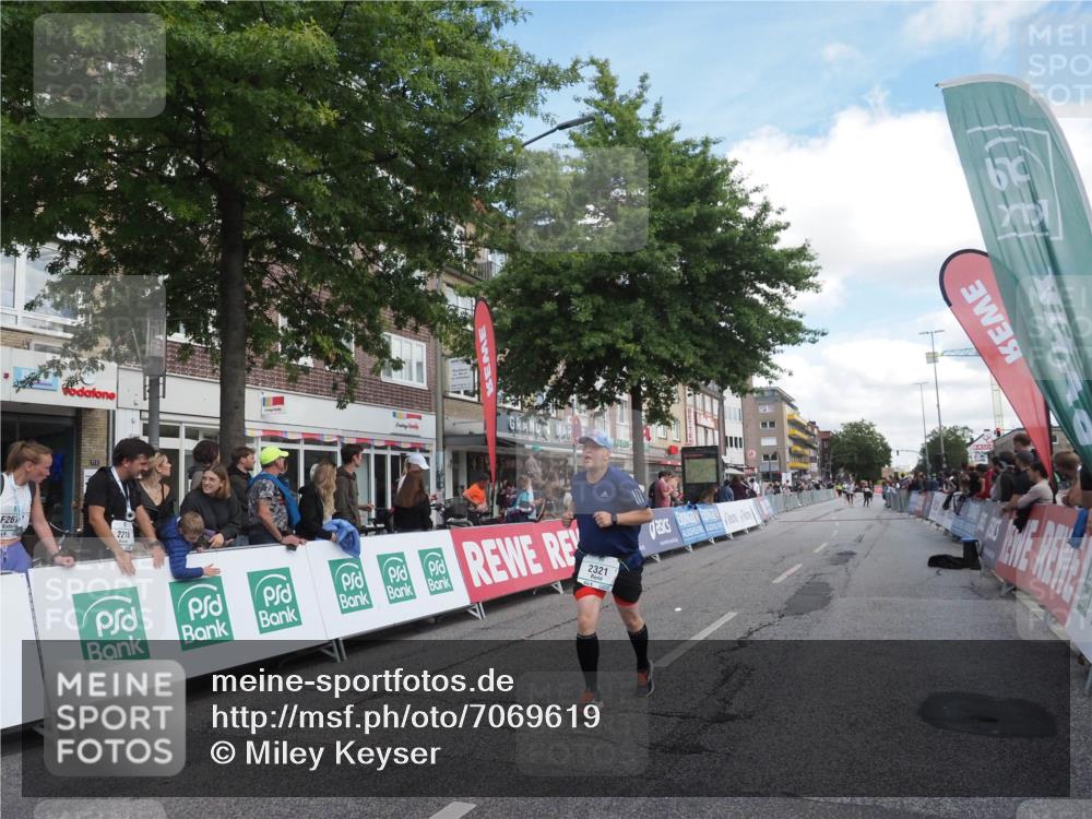15.09.2024 - PSD Bank Halbmarathon Miley Keyser http://msf.ph/oto/7069619 15.09.2024 12:22:10 Ziel 1654, 2321, 2457, 2689, 2769, 3025, 3230 meine-sportfotos.de