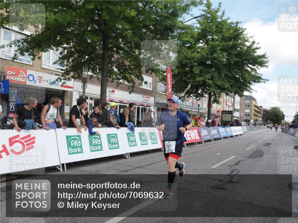 15.09.2024 - PSD Bank Halbmarathon Miley Keyser http://msf.ph/oto/7069632 15.09.2024 12:22:10 Ziel 1654, 2321, 2457, 2689, 2769, 3025, 3230 meine-sportfotos.de