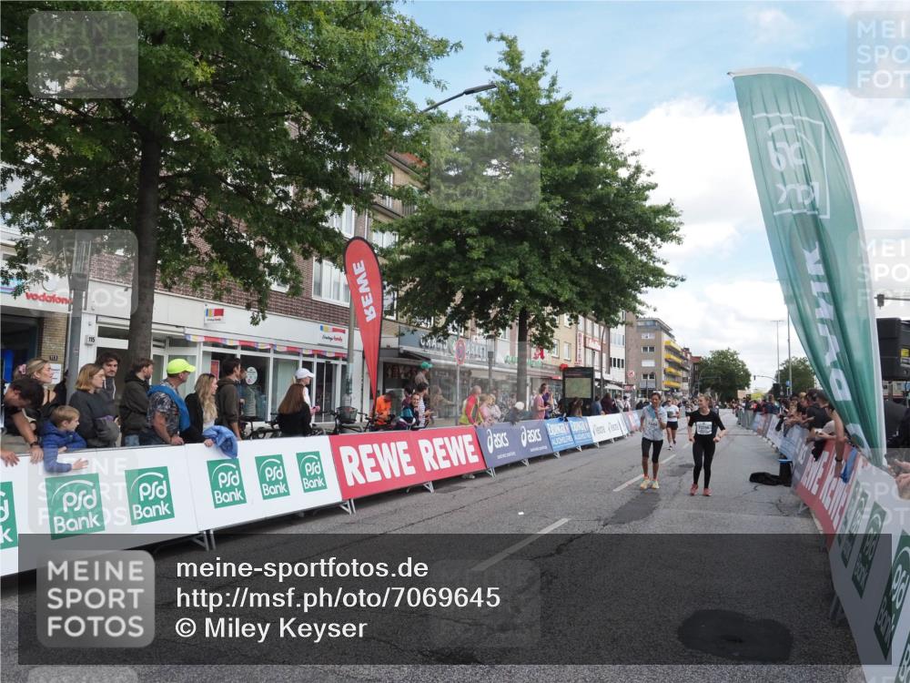 15.09.2024 - PSD Bank Halbmarathon Miley Keyser http://msf.ph/oto/7069645 15.09.2024 12:22:26 Ziel 836, 2862, 3299, 3304 meine-sportfotos.de