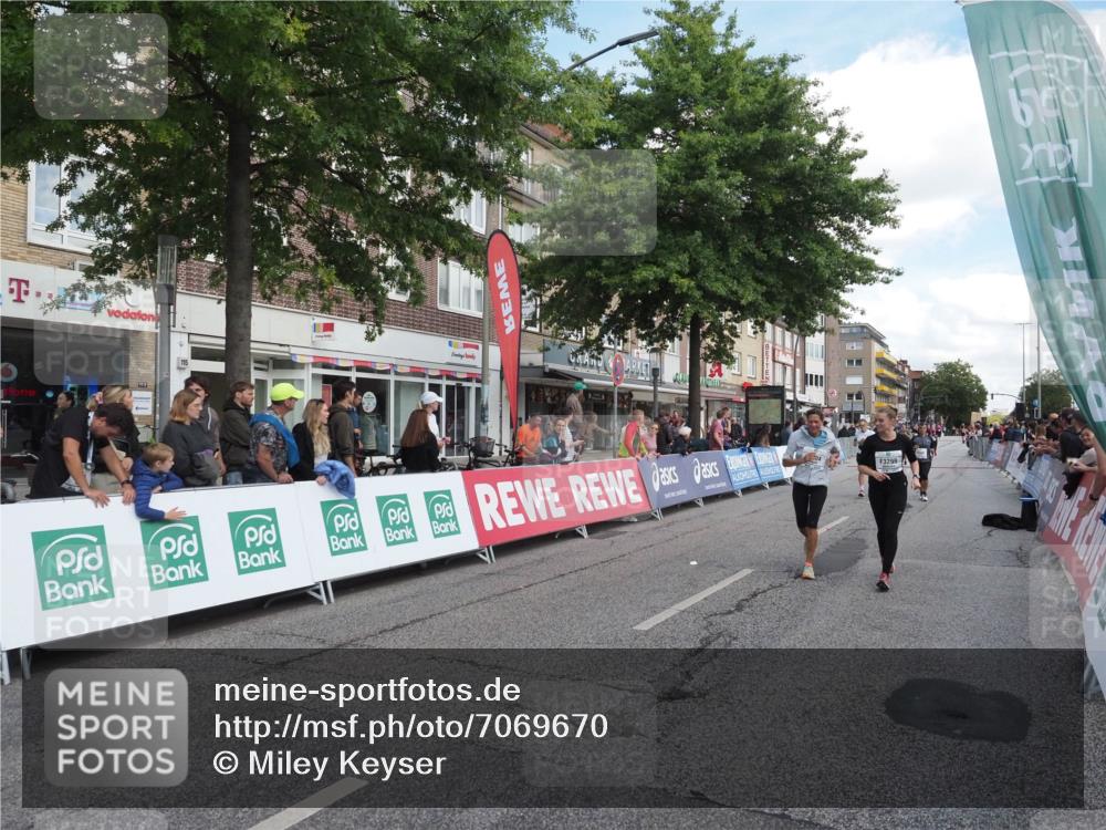 15.09.2024 - PSD Bank Halbmarathon Miley Keyser http://msf.ph/oto/7069670 15.09.2024 12:22:27 Ziel 836, 2862, 3299, 3304 meine-sportfotos.de