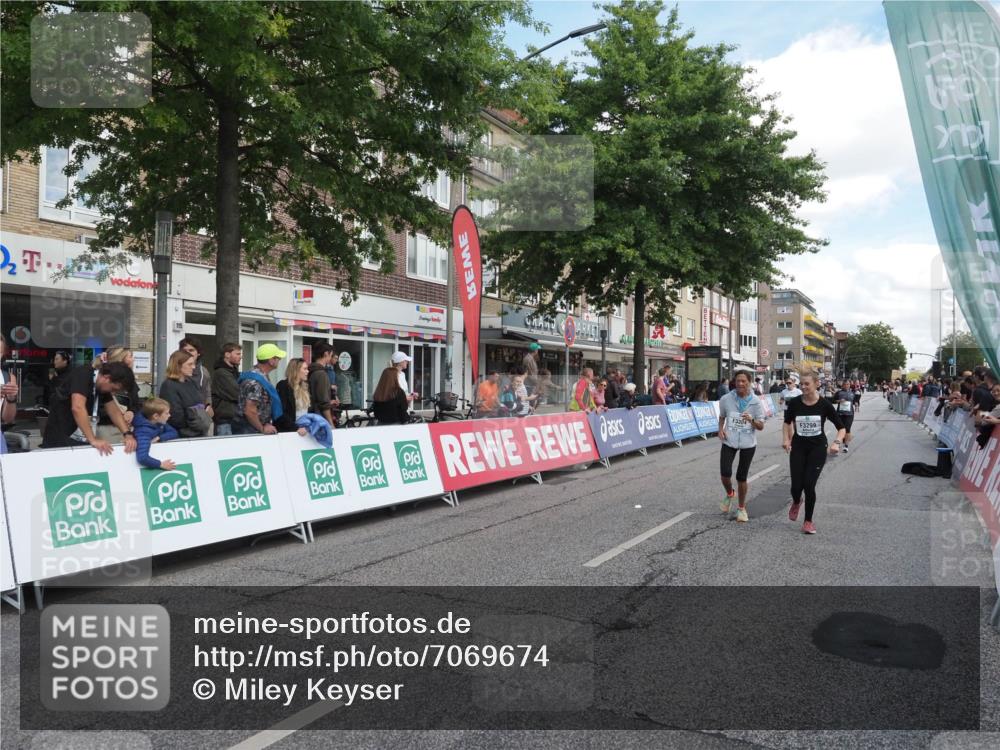 15.09.2024 - PSD Bank Halbmarathon Miley Keyser http://msf.ph/oto/7069674 15.09.2024 12:22:27 Ziel 836, 2862, 3299, 3304 meine-sportfotos.de
