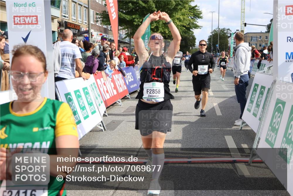 15.09.2024 - PSD Bank Halbmarathon Strokosch-Dieckow http://msf.ph/oto/7069677 15.09.2024 12:31:25 Ziel 1948, 2259, 2858, 3089, 3211, 3279, 3312, 3414, 3416, 3486, 3542 meine-sportfotos.de