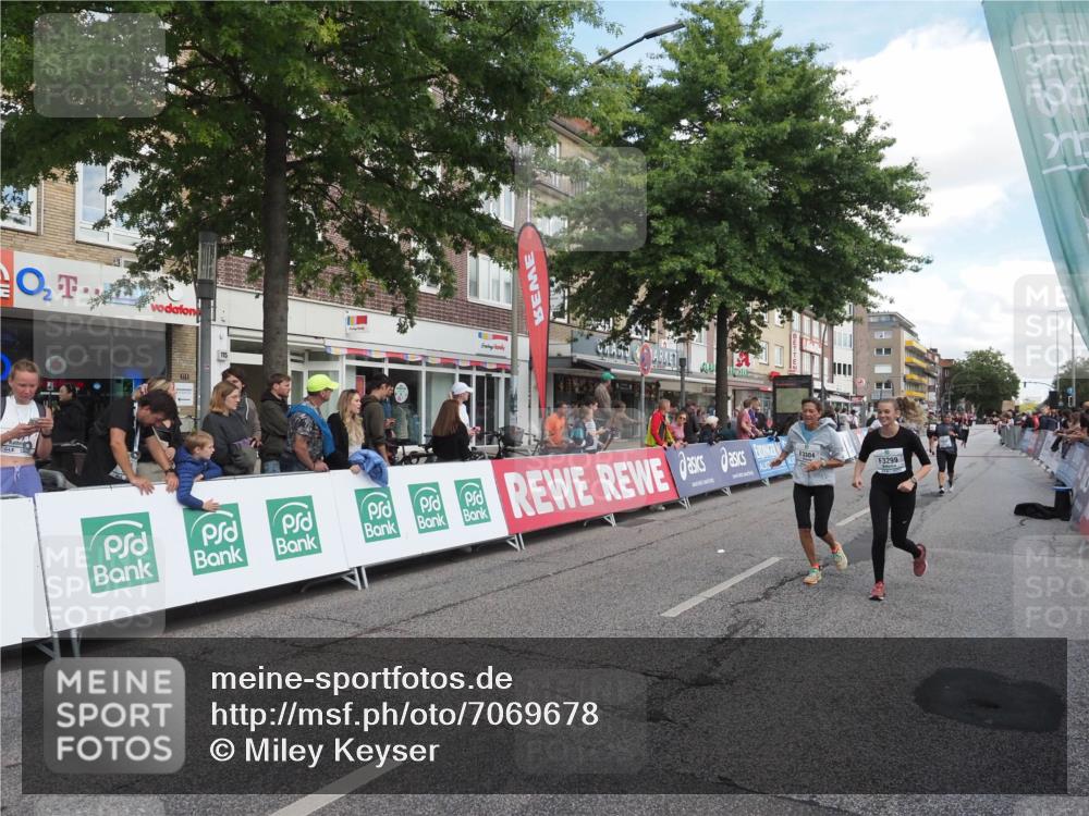 15.09.2024 - PSD Bank Halbmarathon Miley Keyser http://msf.ph/oto/7069678 15.09.2024 12:22:27 Ziel 836, 2862, 3299, 3304 meine-sportfotos.de