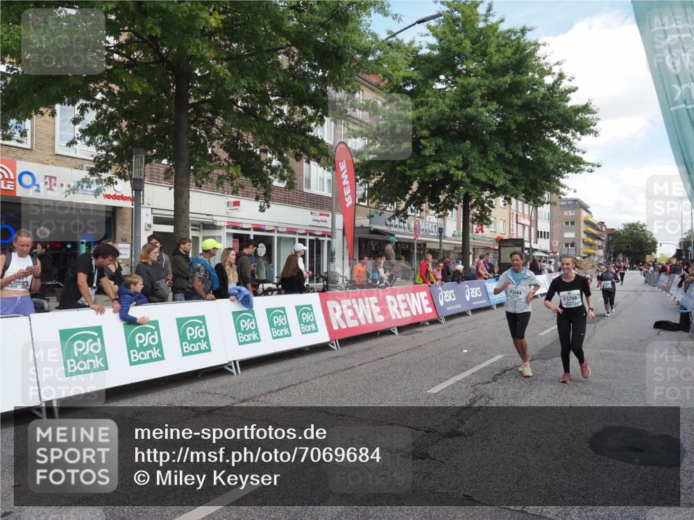 15.09.2024 - PSD Bank Halbmarathon Miley Keyser http://msf.ph/oto/7069684 15.09.2024 12:22:27 Ziel 836, 2862, 3299, 3304 meine-sportfotos.de