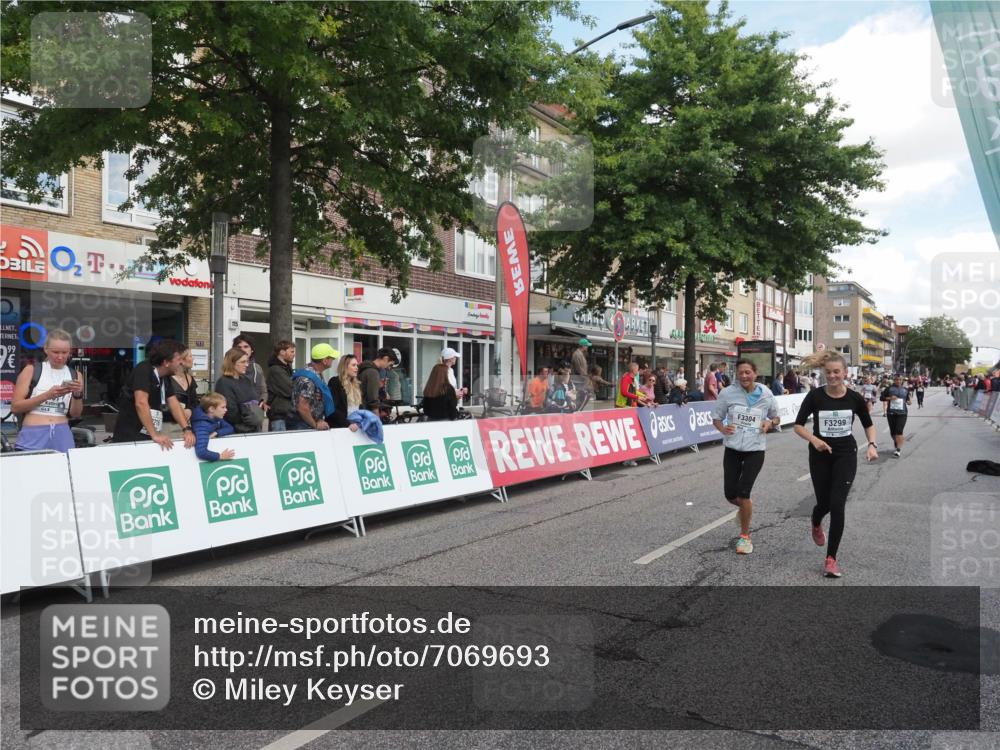 15.09.2024 - PSD Bank Halbmarathon Miley Keyser http://msf.ph/oto/7069693 15.09.2024 12:22:28 Ziel 836, 2862, 3018, 3299, 3304 meine-sportfotos.de