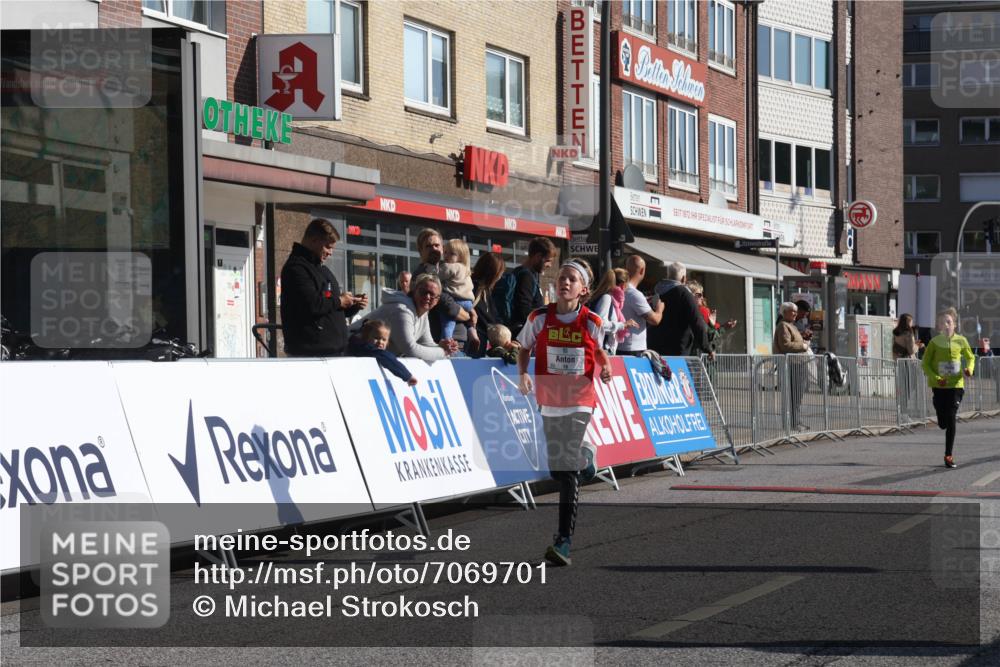 15.09.2024 - PSD Bank Halbmarathon Michael Strokosch http://msf.ph/oto/7069701 15.09.2024 10:25:19 Ziel 7, 19, 66, 102, 110, 165, 177 meine-sportfotos.de