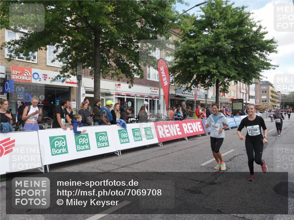 15.09.2024 - PSD Bank Halbmarathon Miley Keyser http://msf.ph/oto/7069708 15.09.2024 12:22:28 Ziel 836, 2862, 3018, 3299, 3304 meine-sportfotos.de