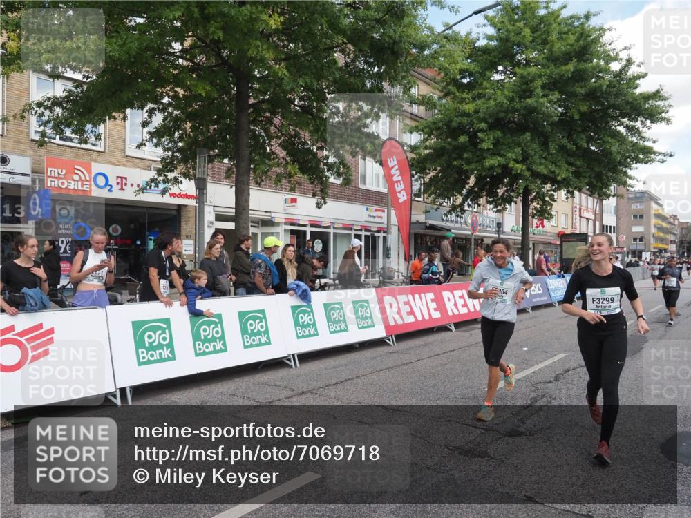 15.09.2024 - PSD Bank Halbmarathon Miley Keyser http://msf.ph/oto/7069718 15.09.2024 12:22:28 Ziel 836, 2862, 3018, 3299, 3304 meine-sportfotos.de