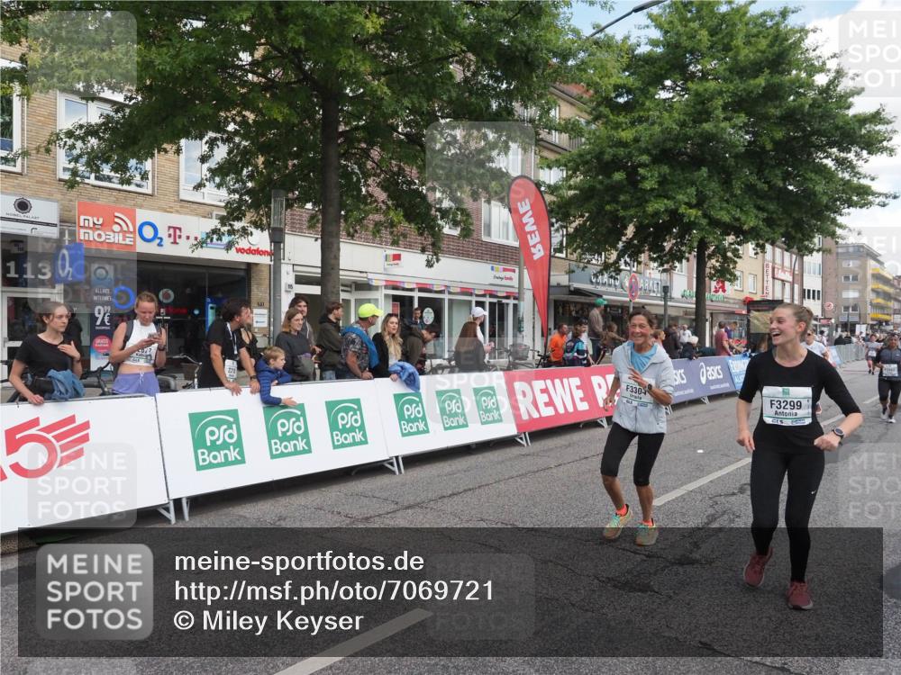 15.09.2024 - PSD Bank Halbmarathon Miley Keyser http://msf.ph/oto/7069721 15.09.2024 12:22:28 Ziel 836, 2862, 3018, 3299, 3304 meine-sportfotos.de