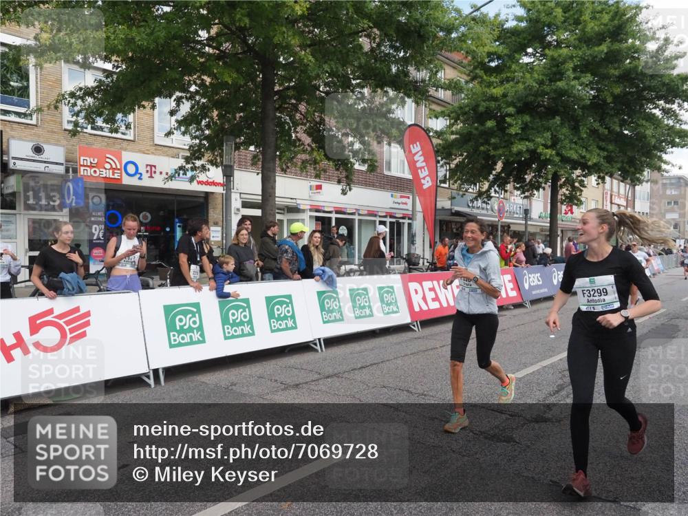15.09.2024 - PSD Bank Halbmarathon Miley Keyser http://msf.ph/oto/7069728 15.09.2024 12:22:29 Ziel 836, 2862, 3018, 3036, 3299, 3304 meine-sportfotos.de