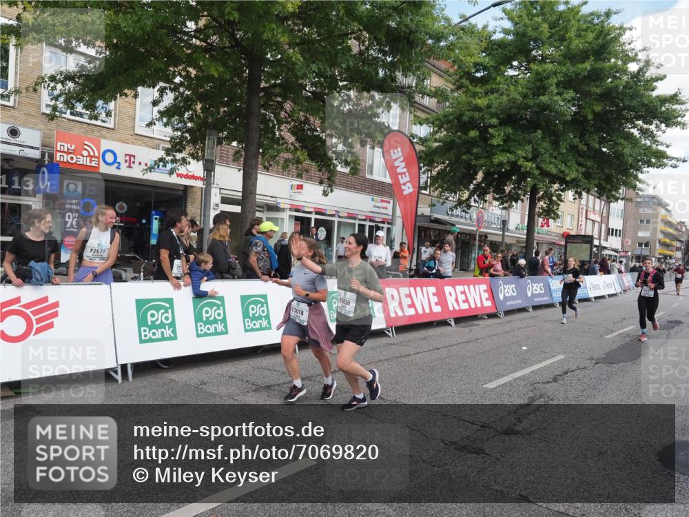 15.09.2024 - PSD Bank Halbmarathon Miley Keyser http://msf.ph/oto/7069820 15.09.2024 12:22:37 Ziel 836, 2238, 2862, 3018, 3036, 3127, 3199, 3282, 3299, 3304, 3443 meine-sportfotos.de