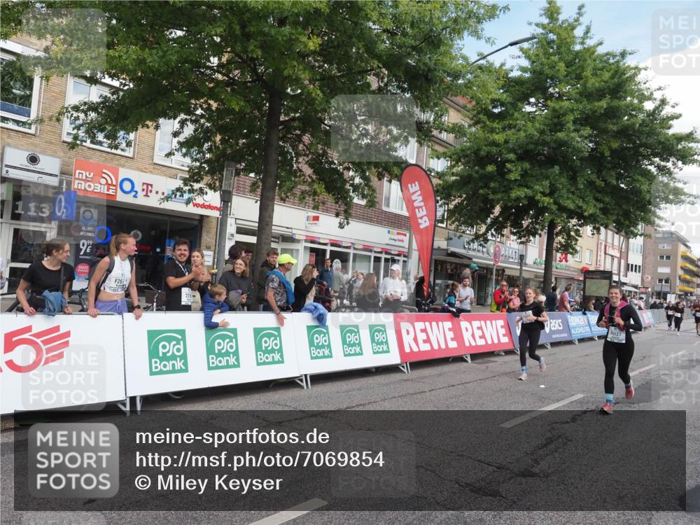 15.09.2024 - PSD Bank Halbmarathon Miley Keyser http://msf.ph/oto/7069854 15.09.2024 12:22:39 Ziel 836, 2238, 2862, 3018, 3036, 3127, 3199, 3282, 3299, 3304, 3443 meine-sportfotos.de