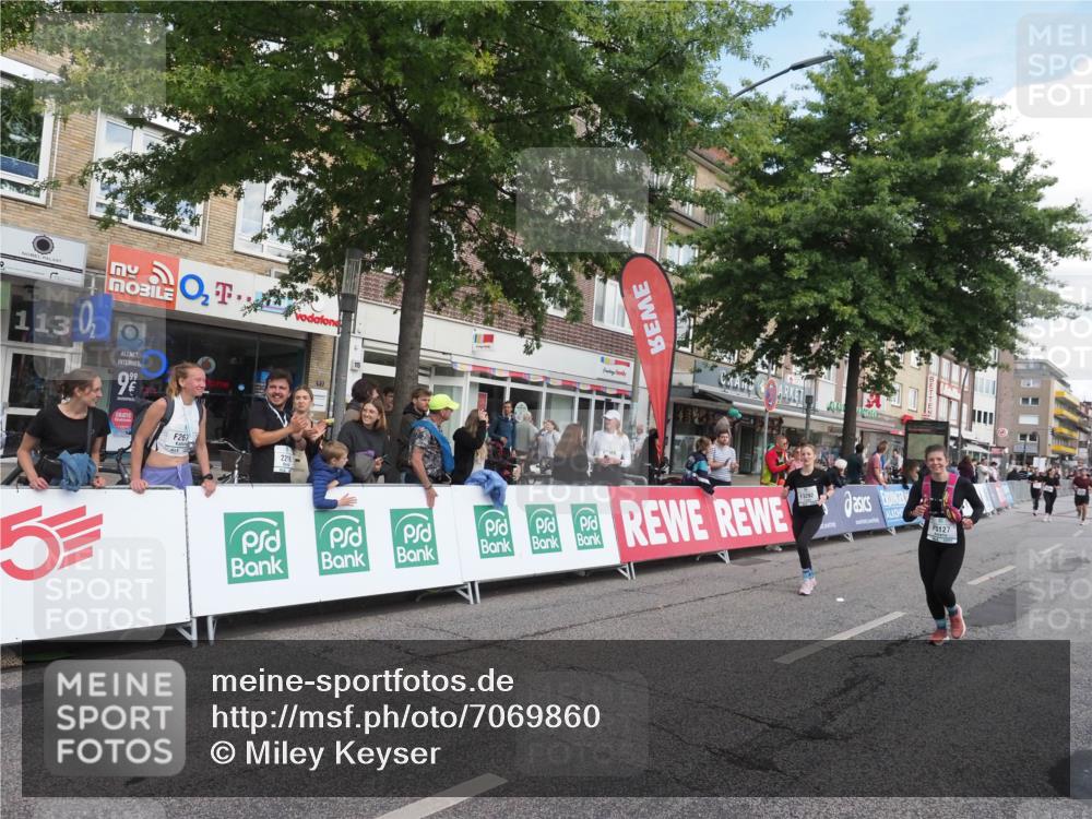 15.09.2024 - PSD Bank Halbmarathon Miley Keyser http://msf.ph/oto/7069860 15.09.2024 12:22:39 Ziel 836, 2238, 2862, 3018, 3036, 3127, 3199, 3282, 3299, 3304, 3443 meine-sportfotos.de