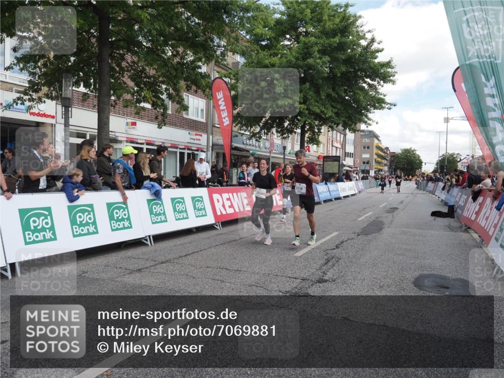 15.09.2024 - PSD Bank Halbmarathon Miley Keyser http://msf.ph/oto/7069881 15.09.2024 12:22:46 Ziel 2238, 2862, 3018, 3036, 3127, 3199, 3282, 3443 meine-sportfotos.de