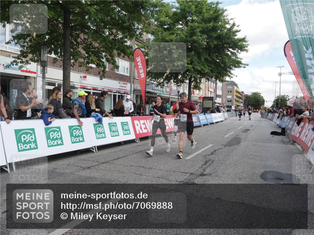 15.09.2024 - PSD Bank Halbmarathon Miley Keyser http://msf.ph/oto/7069888 15.09.2024 12:22:46 Ziel 2238, 2862, 3018, 3036, 3127, 3199, 3282, 3443 meine-sportfotos.de