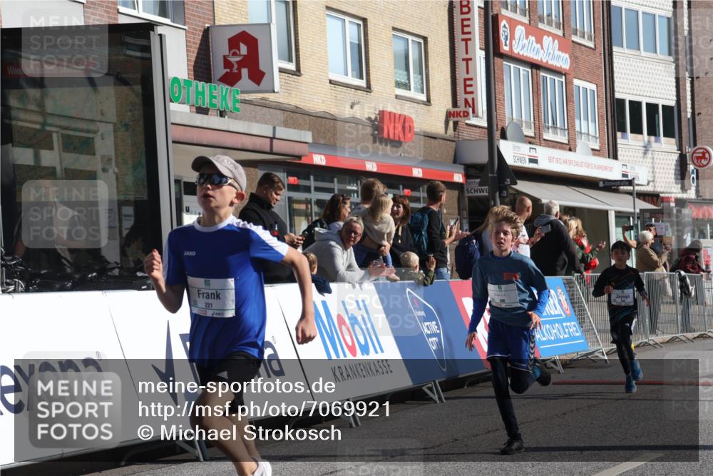 15.09.2024 - PSD Bank Halbmarathon Michael Strokosch http://msf.ph/oto/7069921 15.09.2024 10:25:39 Ziel 36, 110, 221, 238, 248, 257, 298, 300 meine-sportfotos.de