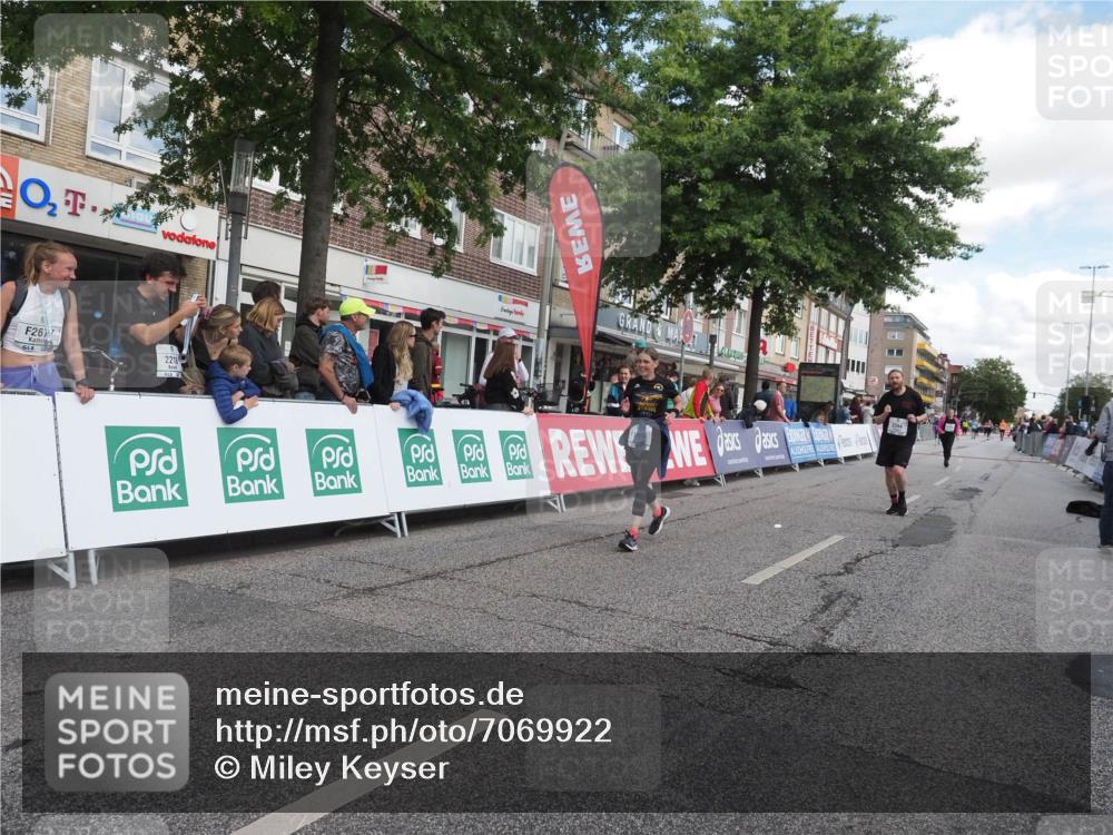 15.09.2024 - PSD Bank Halbmarathon Miley Keyser http://msf.ph/oto/7069922 15.09.2024 12:22:55 Ziel 2238, 2394, 3199, 3219, 3361, 3443 meine-sportfotos.de