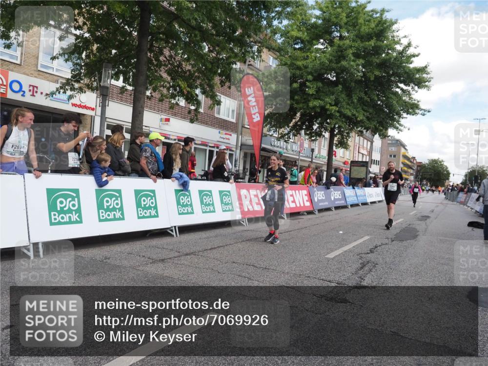 15.09.2024 - PSD Bank Halbmarathon Miley Keyser http://msf.ph/oto/7069926 15.09.2024 12:22:55 Ziel 2238, 2394, 3199, 3219, 3361, 3443 meine-sportfotos.de