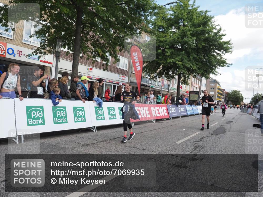 15.09.2024 - PSD Bank Halbmarathon Miley Keyser http://msf.ph/oto/7069935 15.09.2024 12:22:55 Ziel 2238, 2394, 3199, 3219, 3361, 3443 meine-sportfotos.de