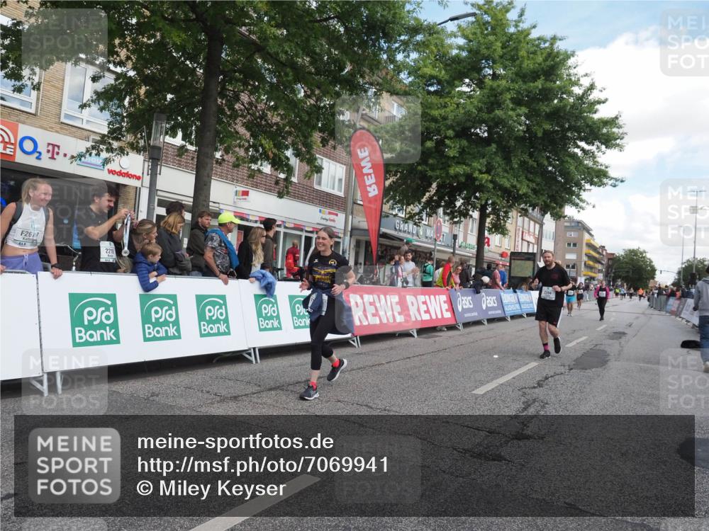 15.09.2024 - PSD Bank Halbmarathon Miley Keyser http://msf.ph/oto/7069941 15.09.2024 12:22:55 Ziel 2238, 2394, 3199, 3219, 3361, 3443 meine-sportfotos.de