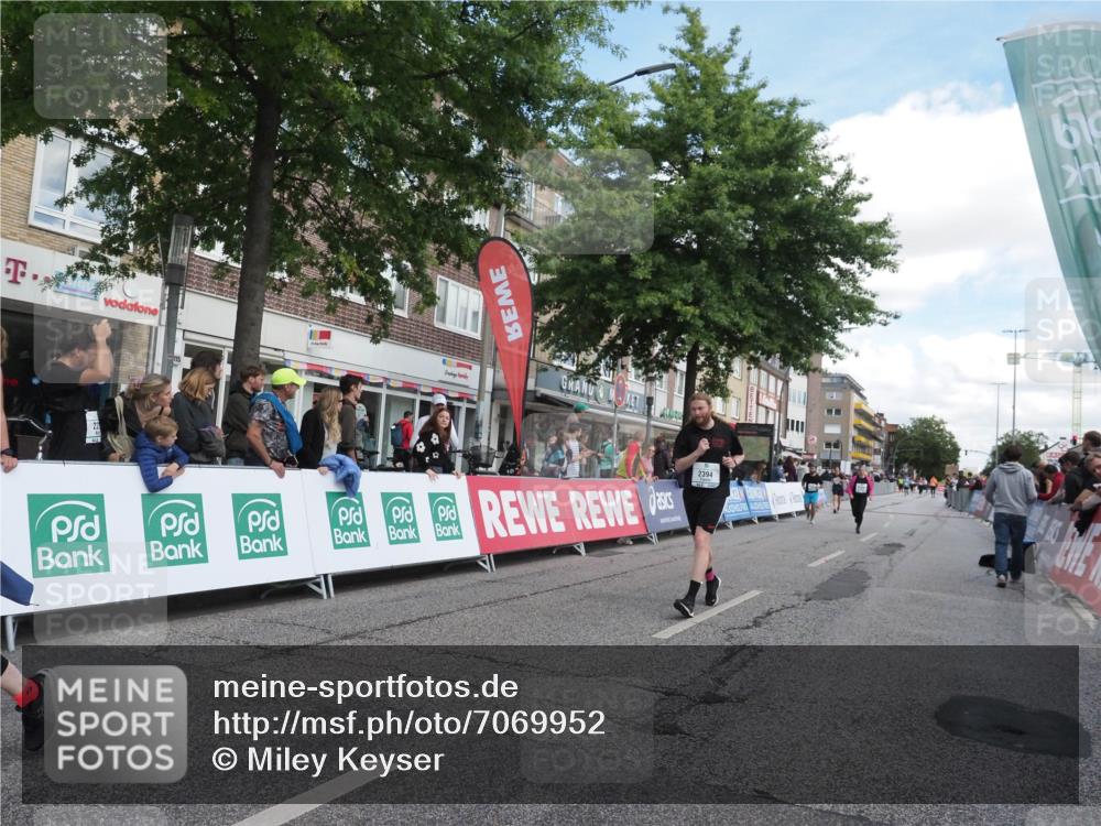 15.09.2024 - PSD Bank Halbmarathon Miley Keyser http://msf.ph/oto/7069952 15.09.2024 12:22:56 Ziel 2238, 2394, 3199, 3219, 3361, 3443 meine-sportfotos.de