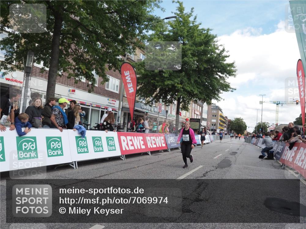 15.09.2024 - PSD Bank Halbmarathon Miley Keyser http://msf.ph/oto/7069974 15.09.2024 12:23:00 Ziel 2394, 3219, 3361 meine-sportfotos.de