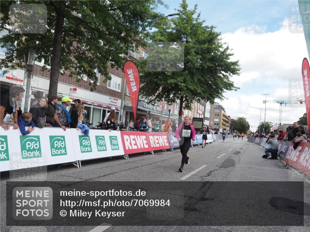 15.09.2024 - PSD Bank Halbmarathon Miley Keyser http://msf.ph/oto/7069984 15.09.2024 12:23:01 Ziel 2394, 2999, 3219, 3361 meine-sportfotos.de