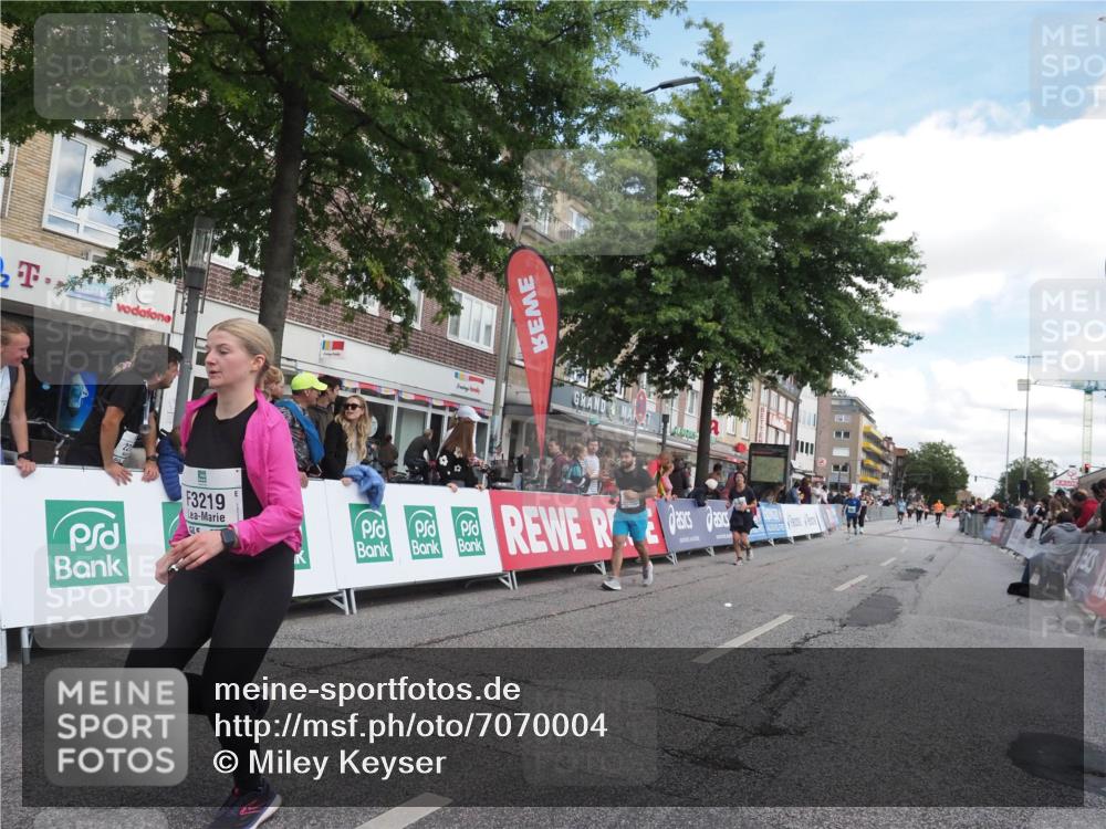 15.09.2024 - PSD Bank Halbmarathon Miley Keyser http://msf.ph/oto/7070004 15.09.2024 12:23:02 Ziel 2394, 2400, 2999, 3219, 3361 meine-sportfotos.de