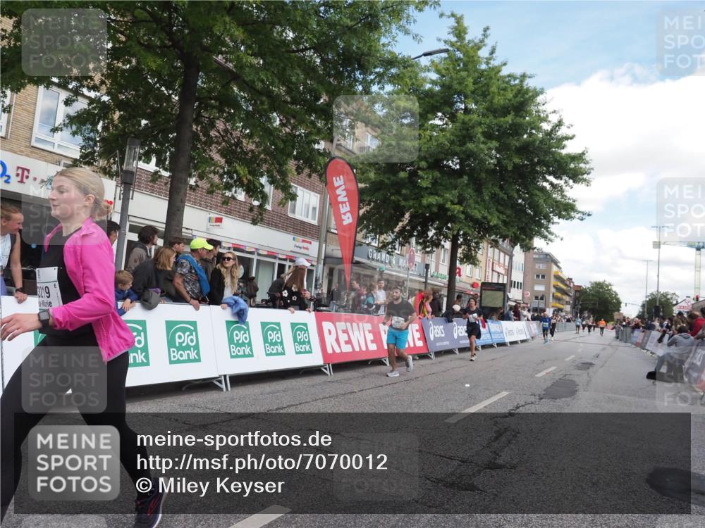 15.09.2024 - PSD Bank Halbmarathon Miley Keyser http://msf.ph/oto/7070012 15.09.2024 12:23:03 Ziel 803, 2394, 2400, 2999, 3219, 3361 meine-sportfotos.de