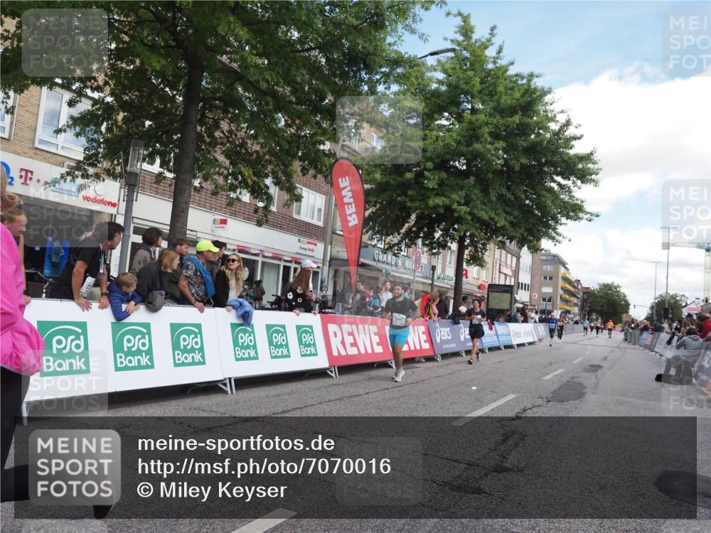 15.09.2024 - PSD Bank Halbmarathon Miley Keyser http://msf.ph/oto/7070016 15.09.2024 12:23:03 Ziel 803, 2394, 2400, 2999, 3219, 3361 meine-sportfotos.de