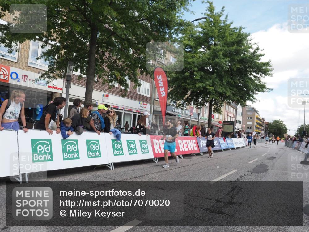 15.09.2024 - PSD Bank Halbmarathon Miley Keyser http://msf.ph/oto/7070020 15.09.2024 12:23:03 Ziel 803, 2394, 2400, 2999, 3219, 3361 meine-sportfotos.de