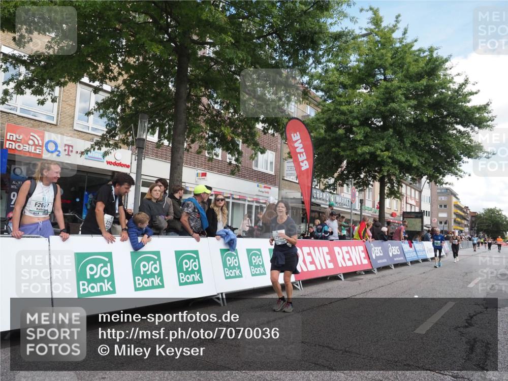 15.09.2024 - PSD Bank Halbmarathon Miley Keyser http://msf.ph/oto/7070036 15.09.2024 12:23:06 Ziel 803, 2394, 2400, 2933, 2999, 3219, 3361 meine-sportfotos.de